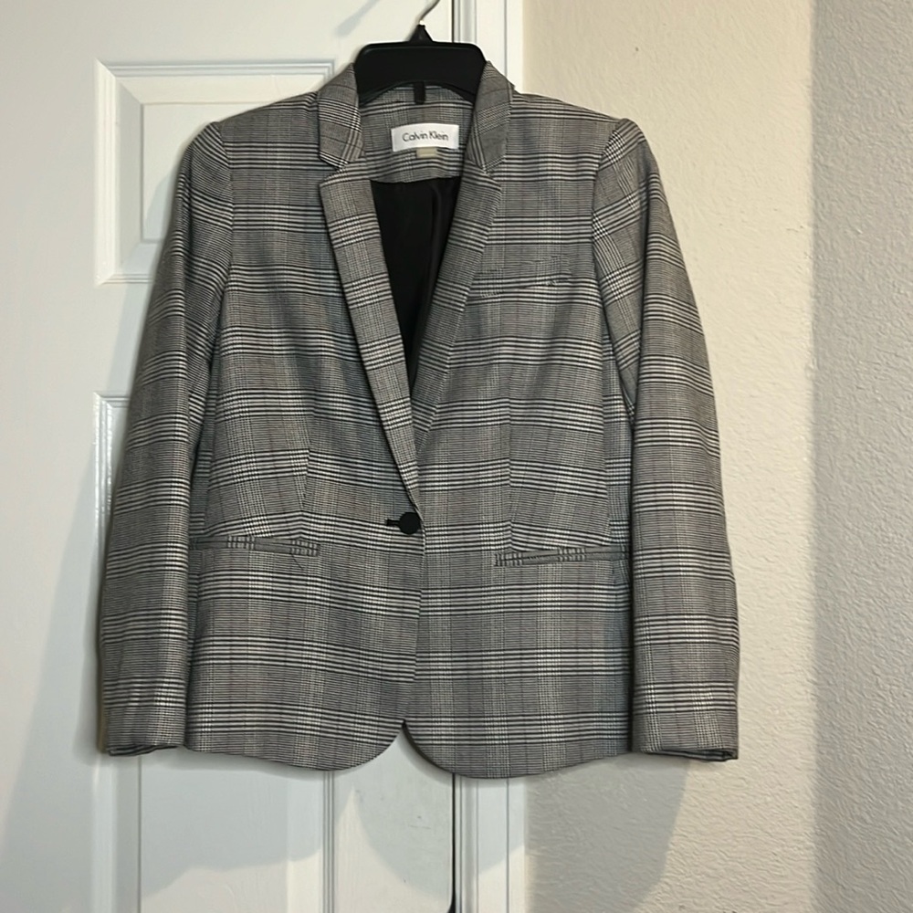 Calvin Klein plaid blazer - 4P - like new condition.